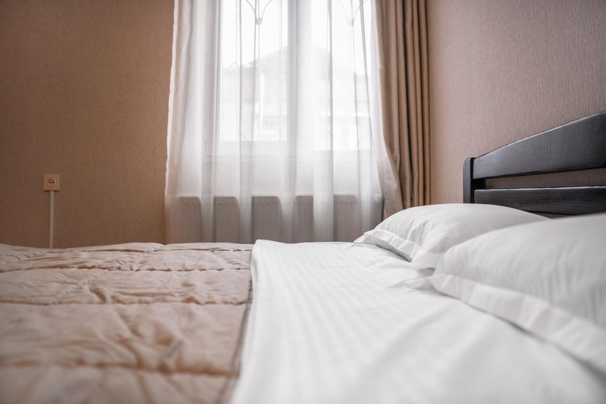 Lotus Hotel Тбилиси Экстерьер фото